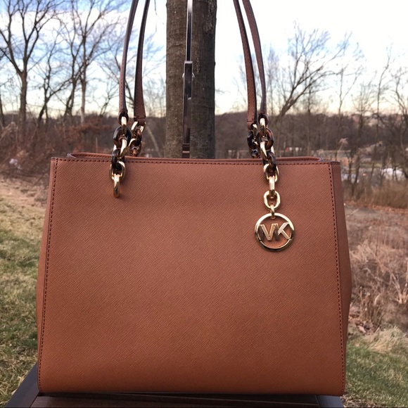 ❗️SOLD❗Michael Kors Sofia Large Tote Shoulder Bag - Picture 2 of 8